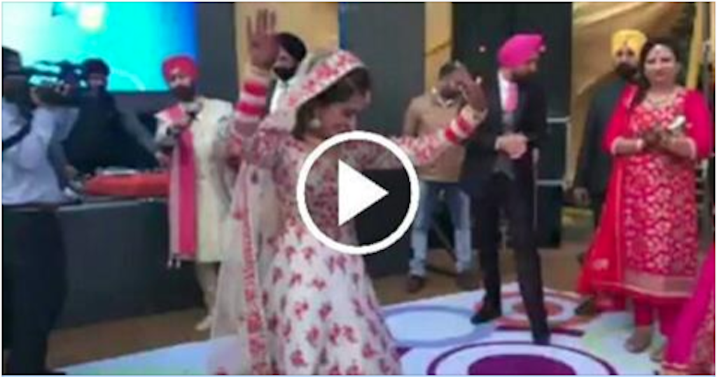  Beautiful dance by sardarni in the front of his sardar